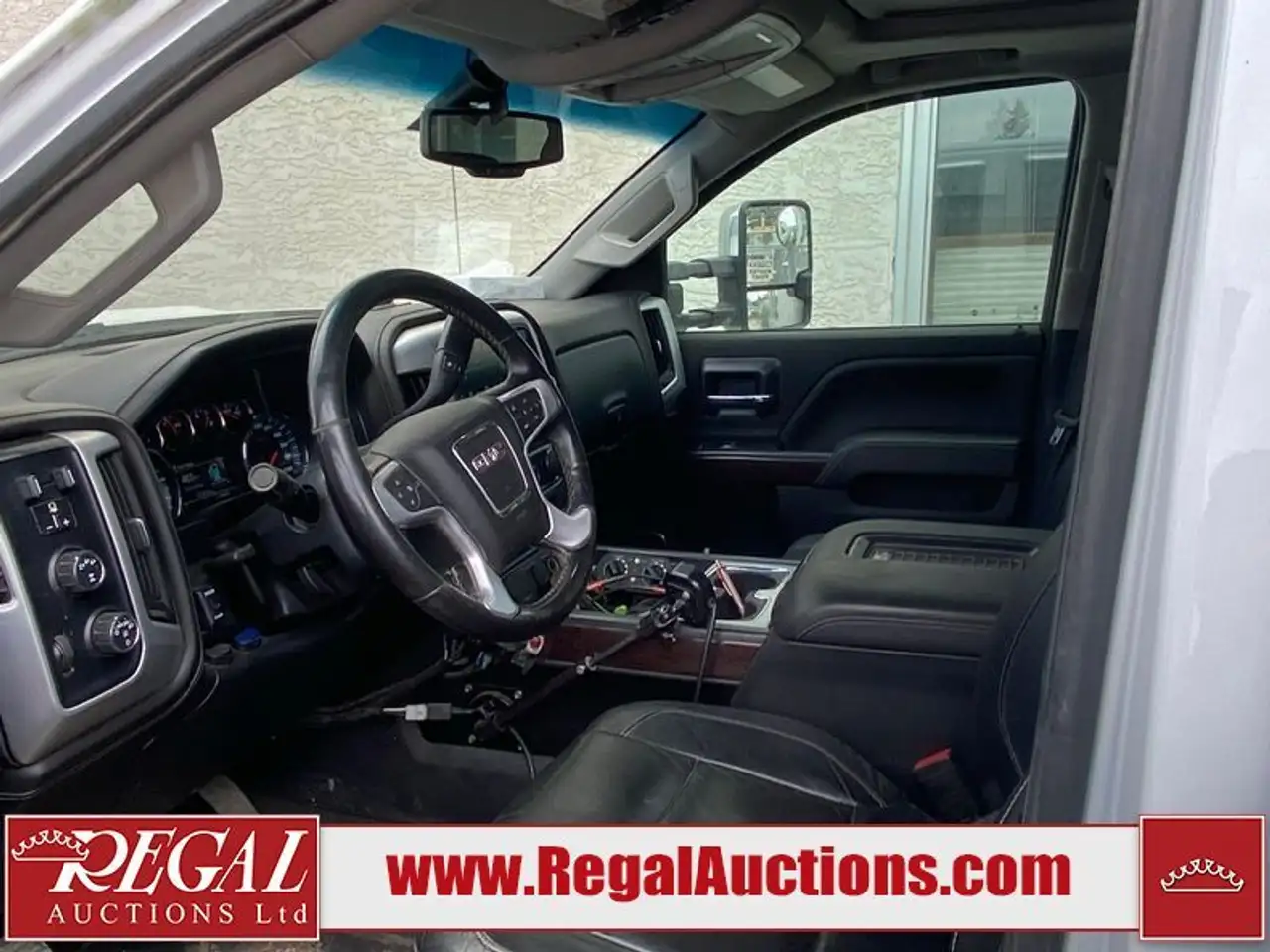 GMC Sierra 3500HD снимка GMC Sierra 3500HD