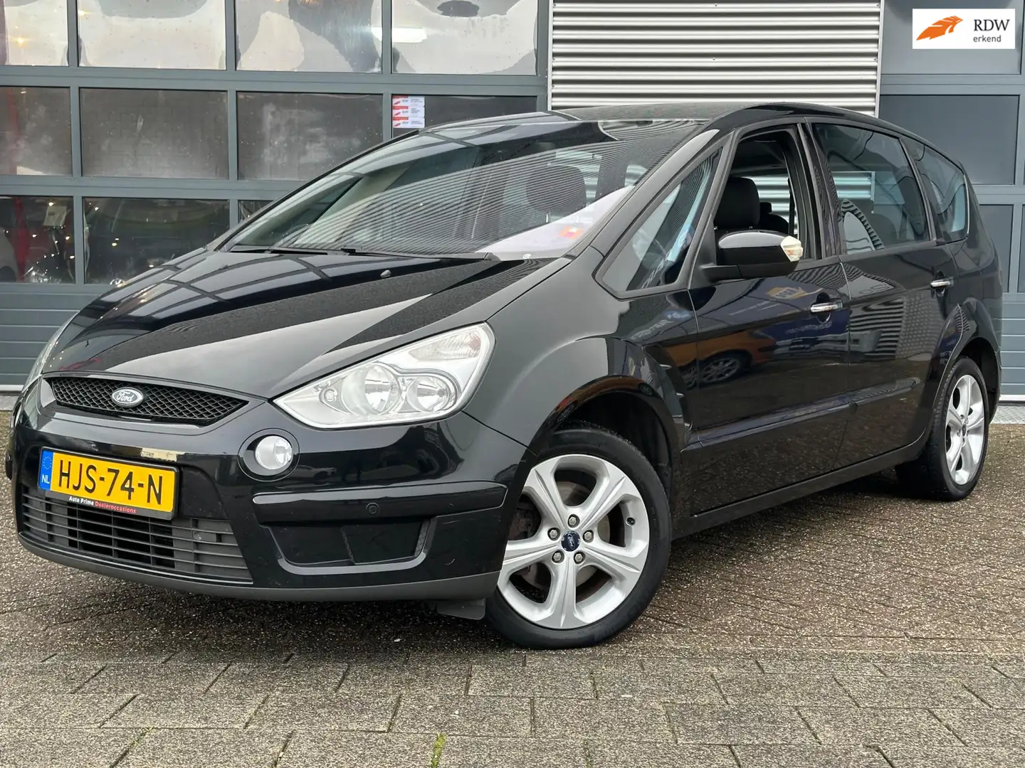 Ford S-Max 2.0 Titanium 7p. | CarPlay | CRUISECR | Airco | NA Zwart - 1