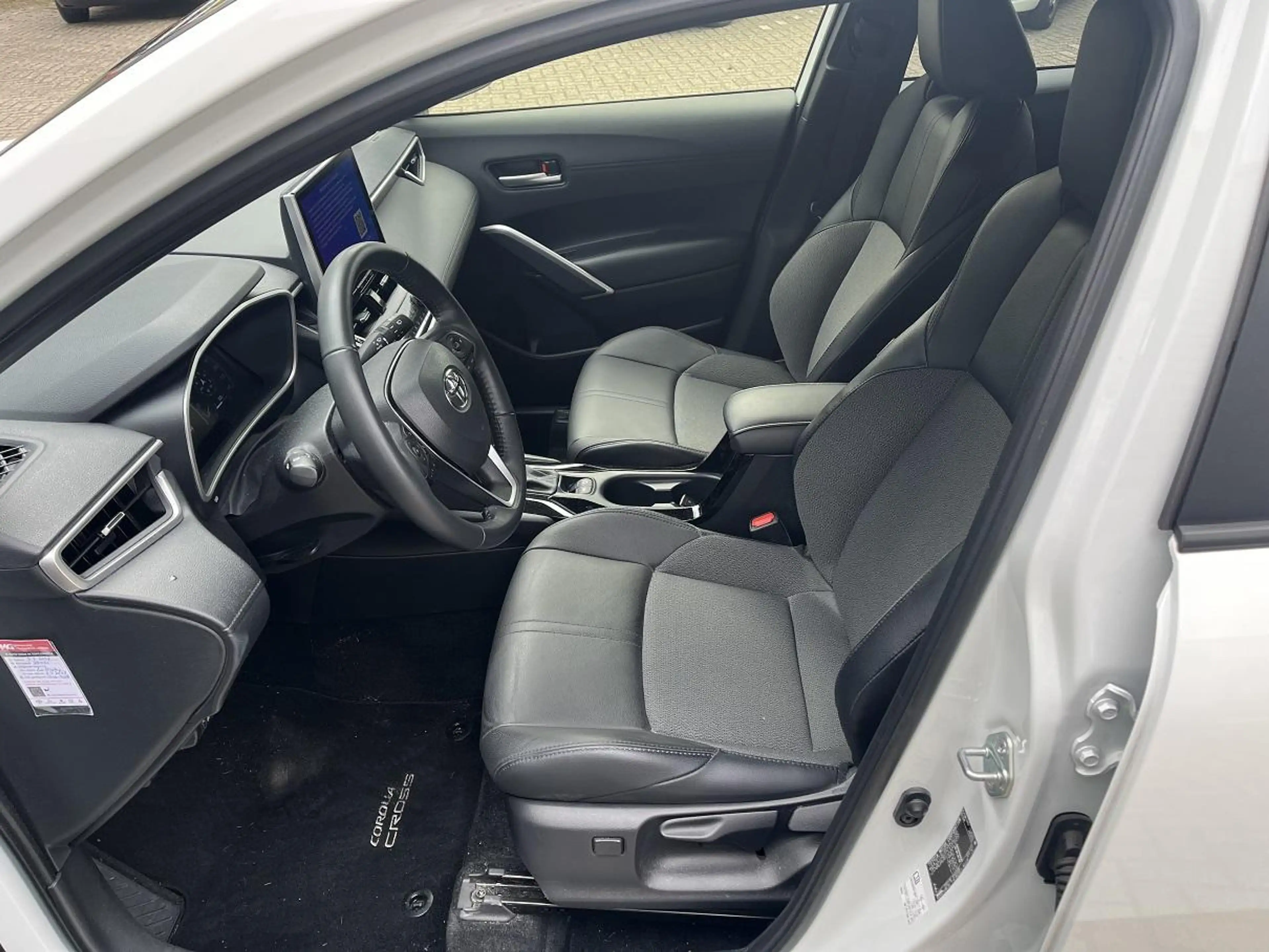 Toyota Corolla Cross Hybrid 140 Style | — photo 7