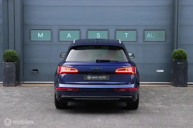 Audi Q5 view 8