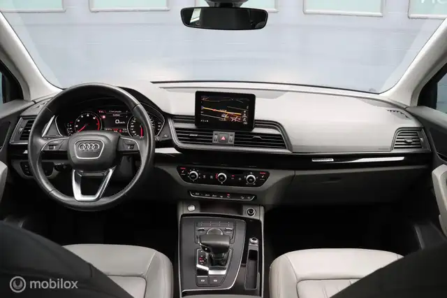 Audi Q5 view 3