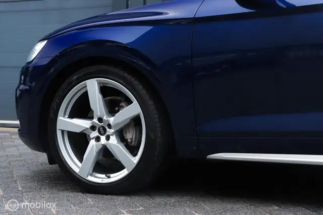 Audi Q5 view 14