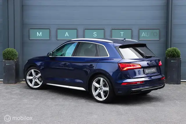 Audi Q5 view 10