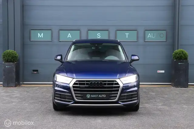 Audi Q5 view 2