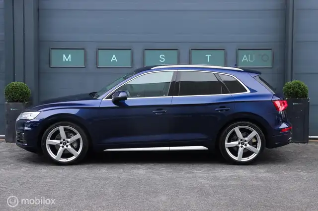 Audi Q5 view 11