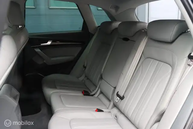 Audi Q5 view 9