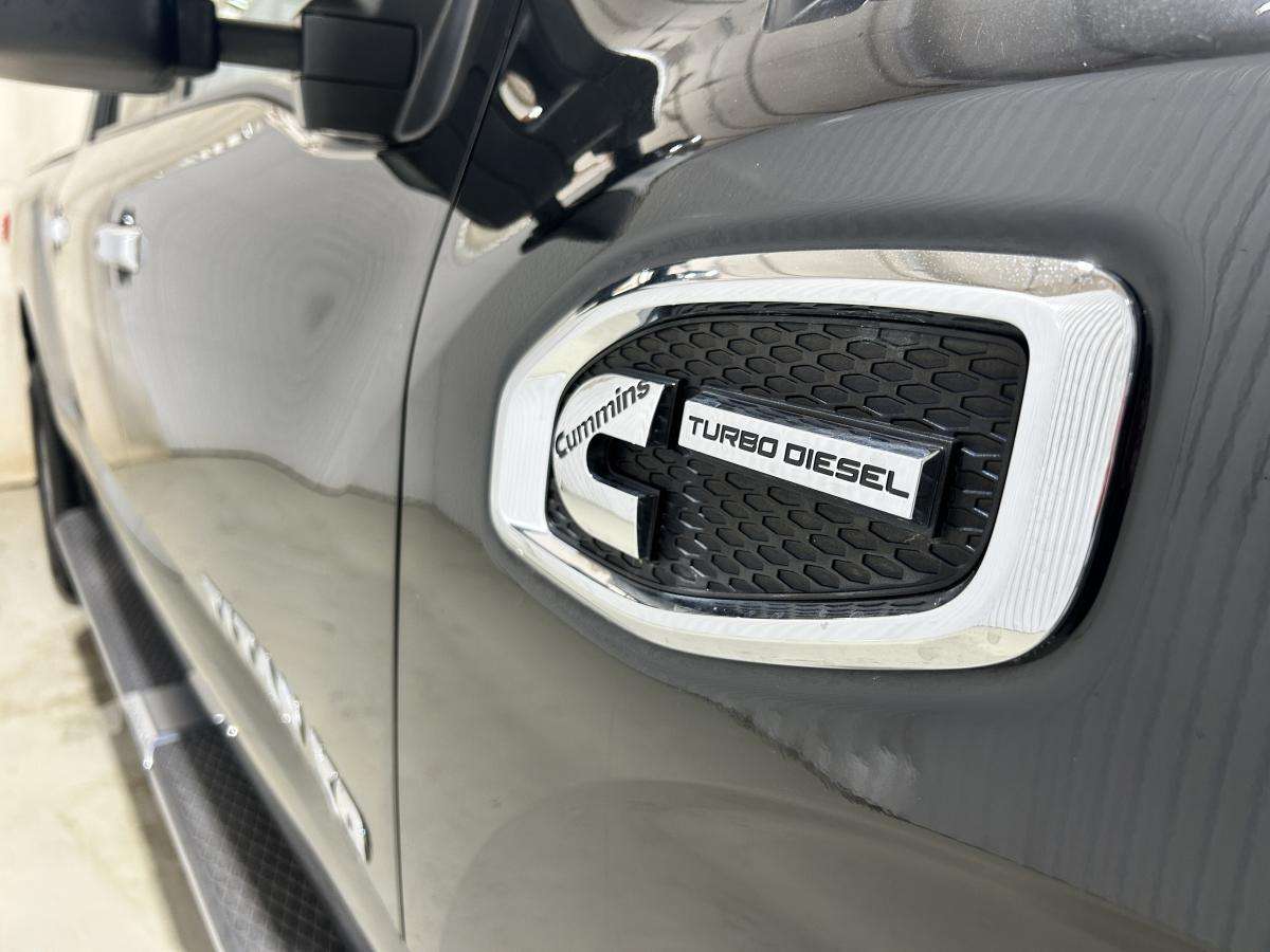 2016 Nissan Titan SL Diesel Crew Cab 4x4 Cuir Mags Marche Pieds GPS — снимка 1