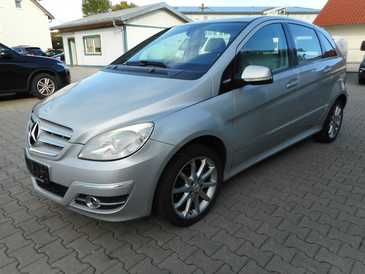 Mercedes-Benz B 180 B 170 NGT Leder werkstattgepflegt Plateado - 1