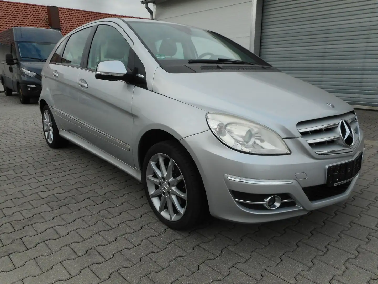 Mercedes-Benz B 180 B 170 NGT Leder werkstattgepflegt Plateado - 2