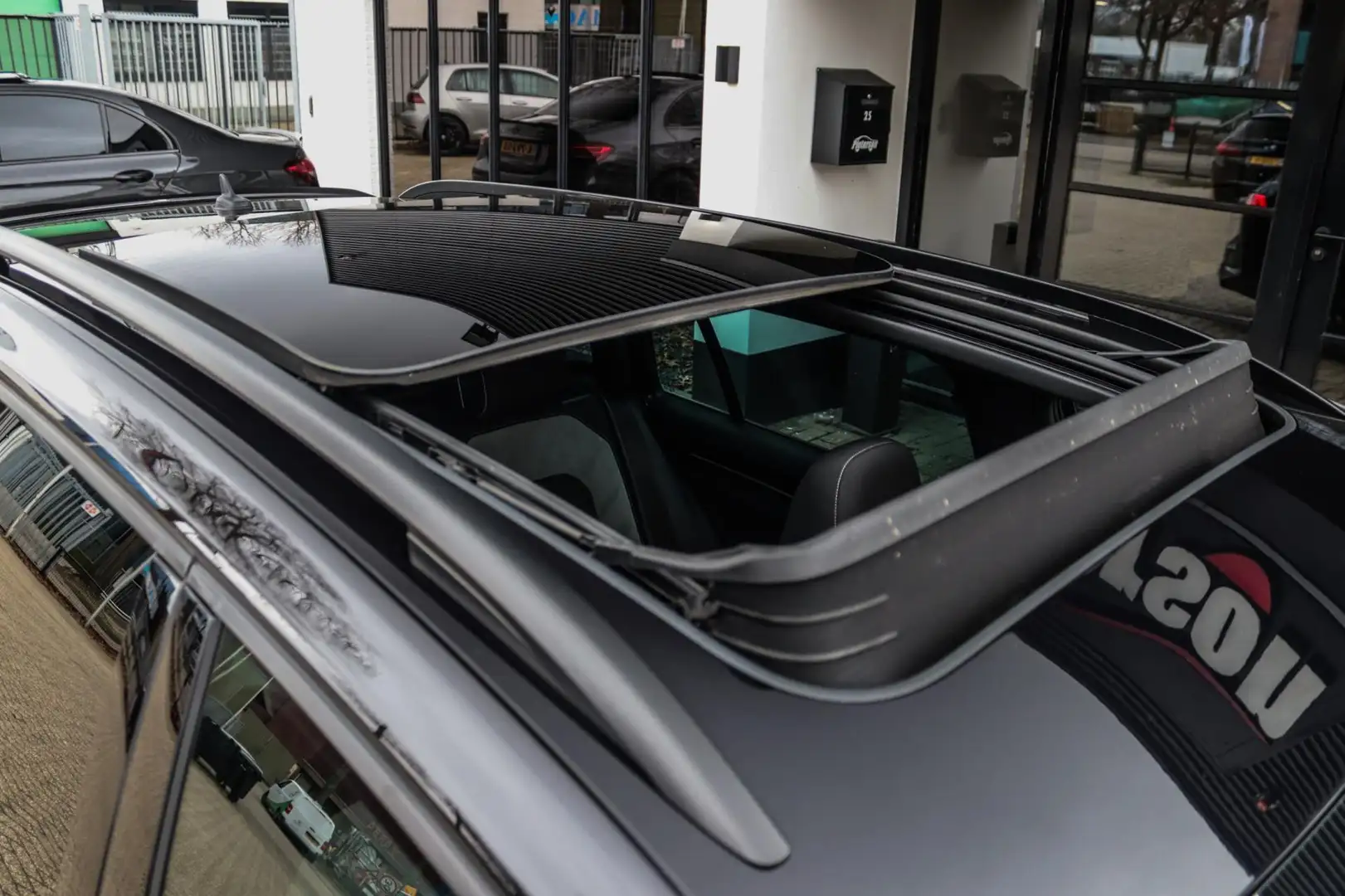 Volkswagen Golf Variant 2.0 TSI R 4Motion 411PK PANO DYN ACC Schwarz - 2