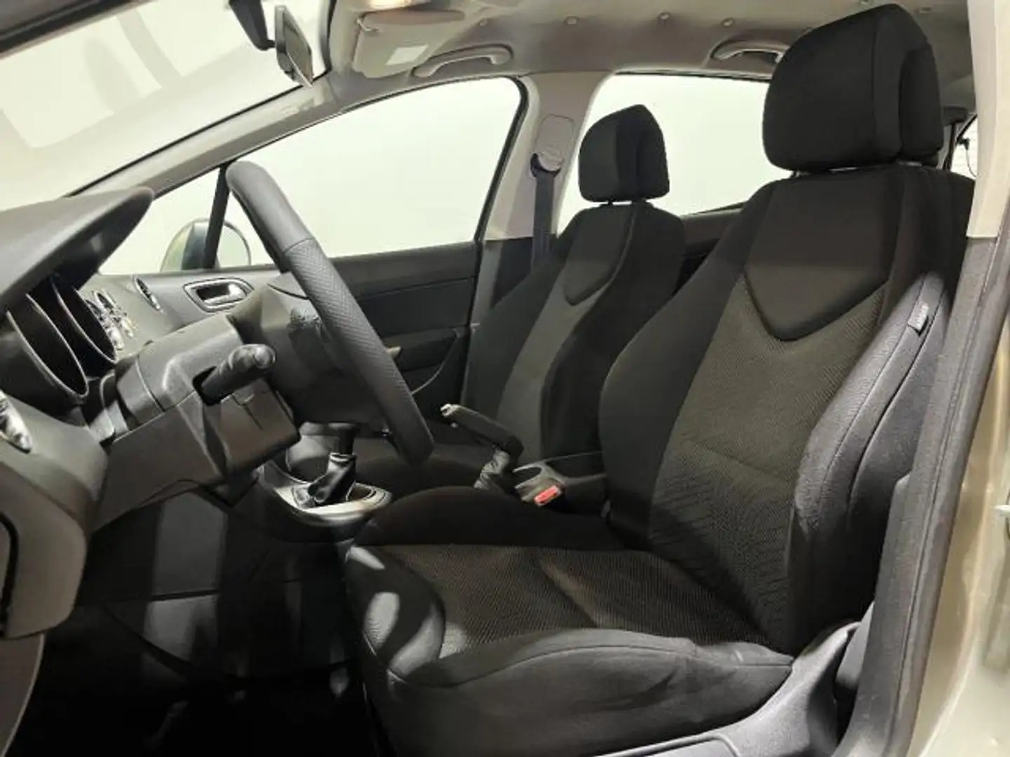 Peugeot 308 1.6HDI FAP Confort 5 vel. Beige - 2