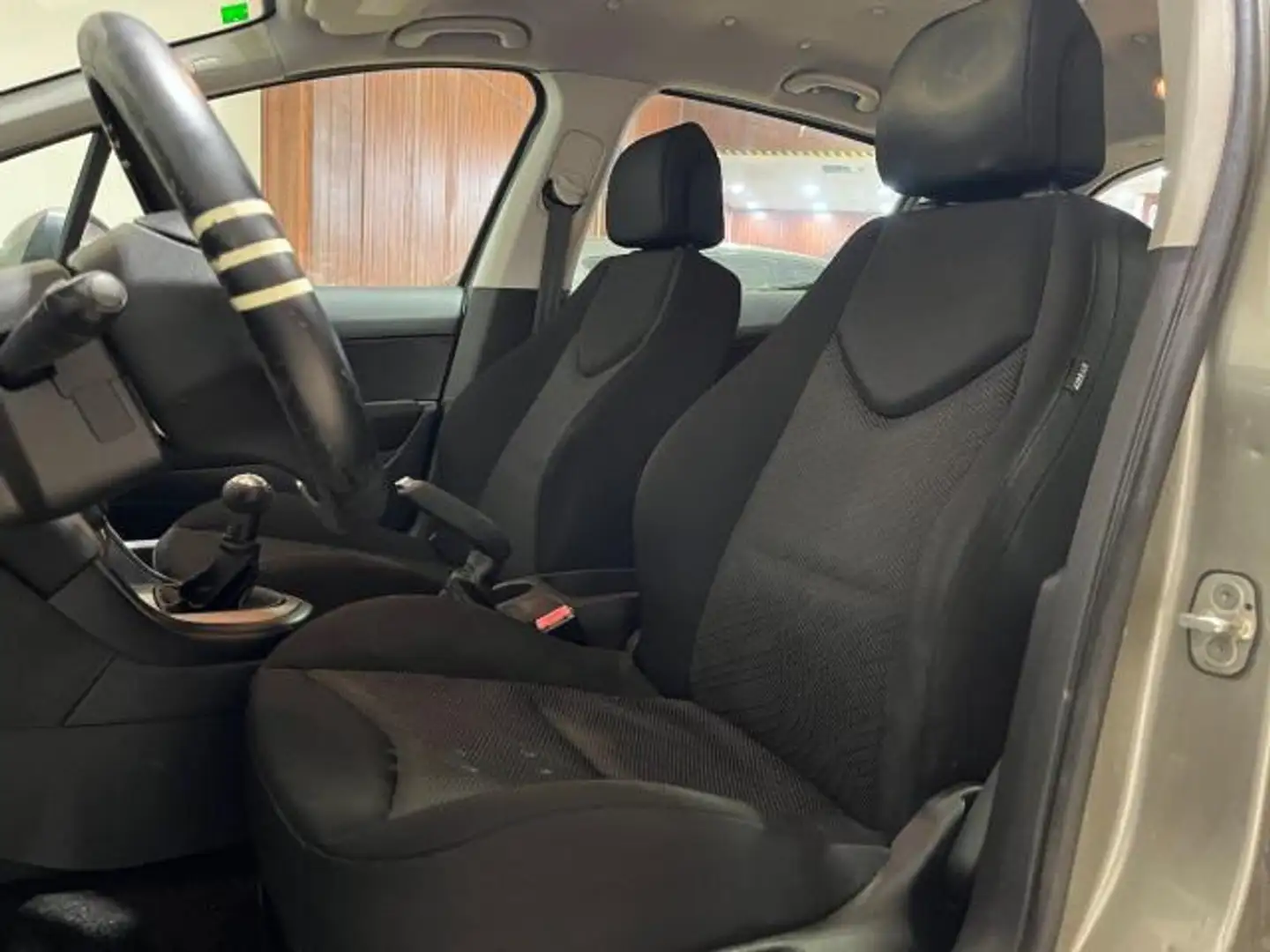 Peugeot 308 1.6HDI FAP Confort 5 vel. Beige - 2