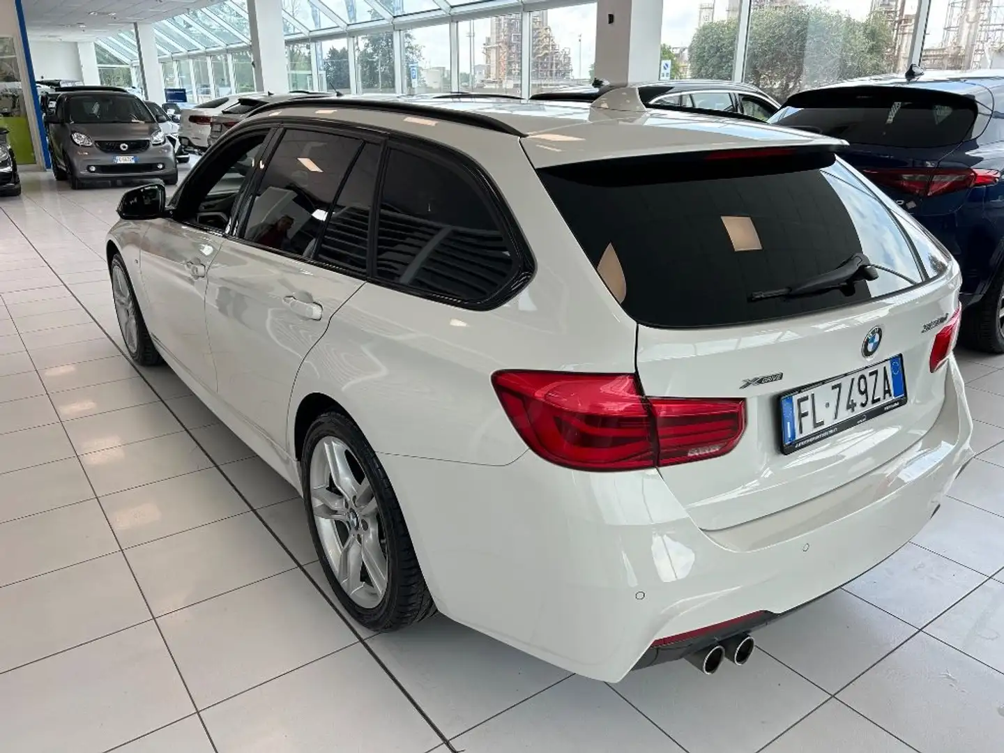 BMW 320 d xDrive Touring Msport Auto Bianco - 2