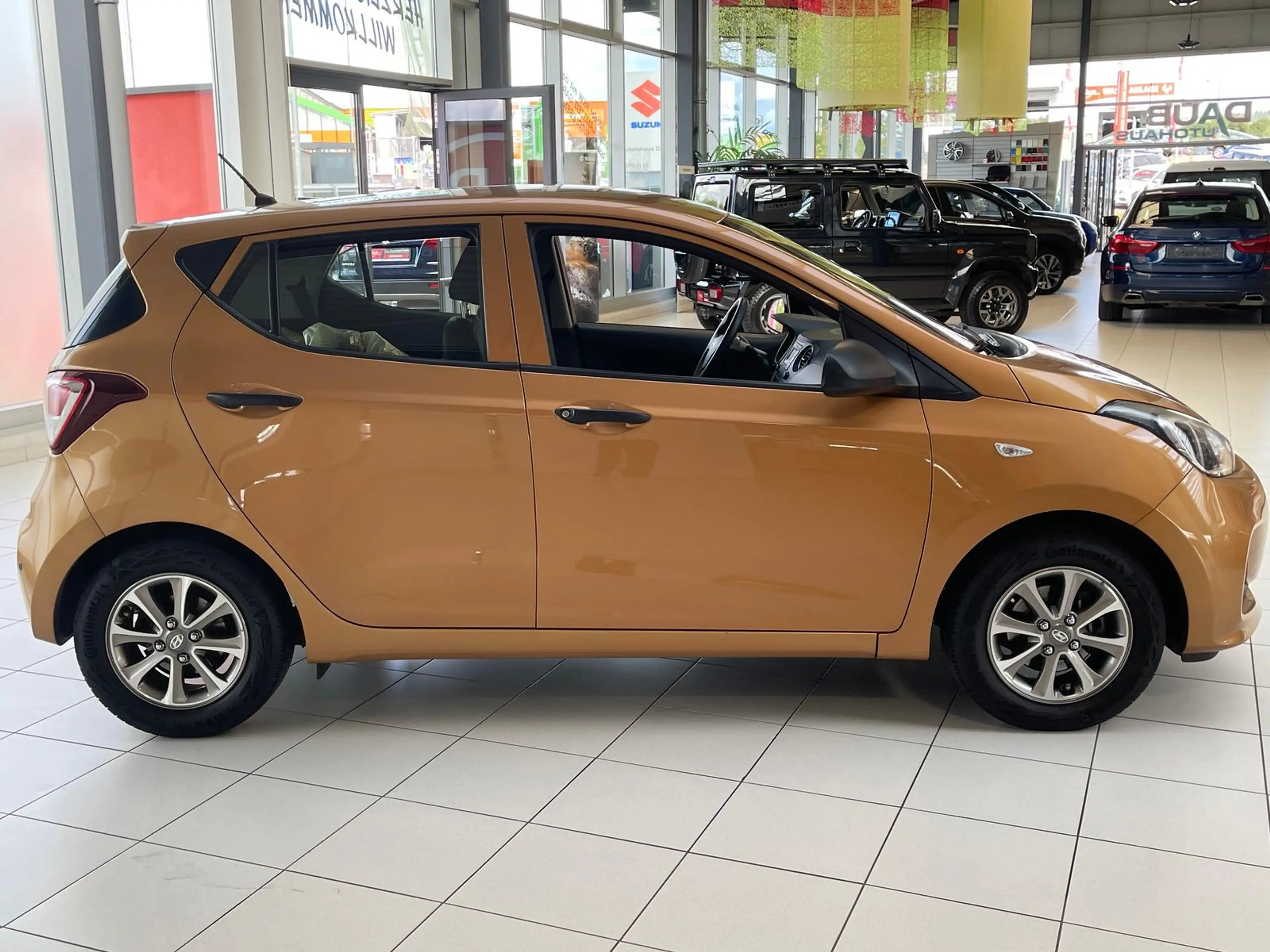 Hyundai i10 1.0 Classic+Automatik+Klima+Einparkhilfe+Zentralve — photo 6