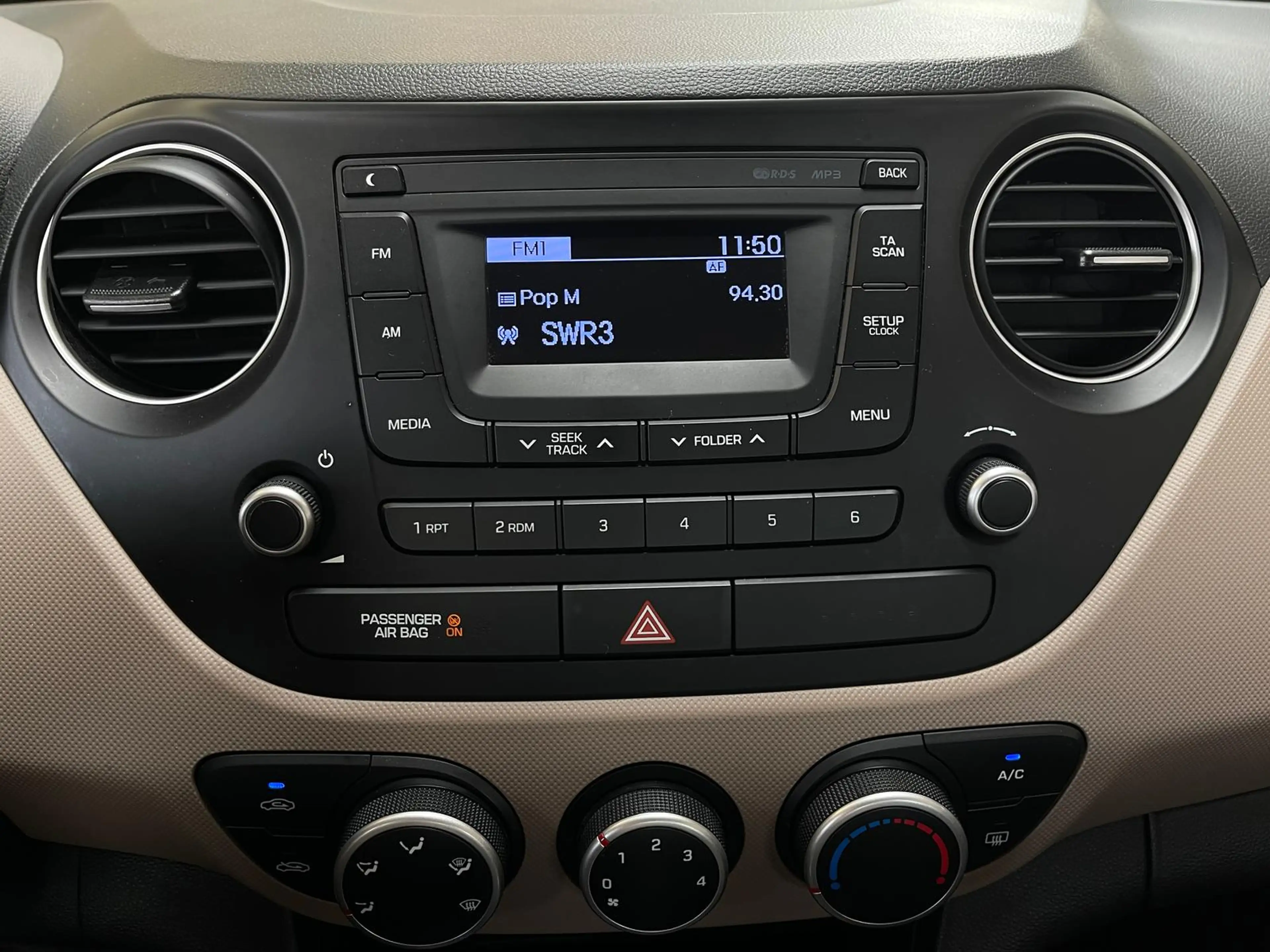Hyundai i10 1.0 Classic+Automatik+Klima+Einparkhilfe+Zentralve — photo 11