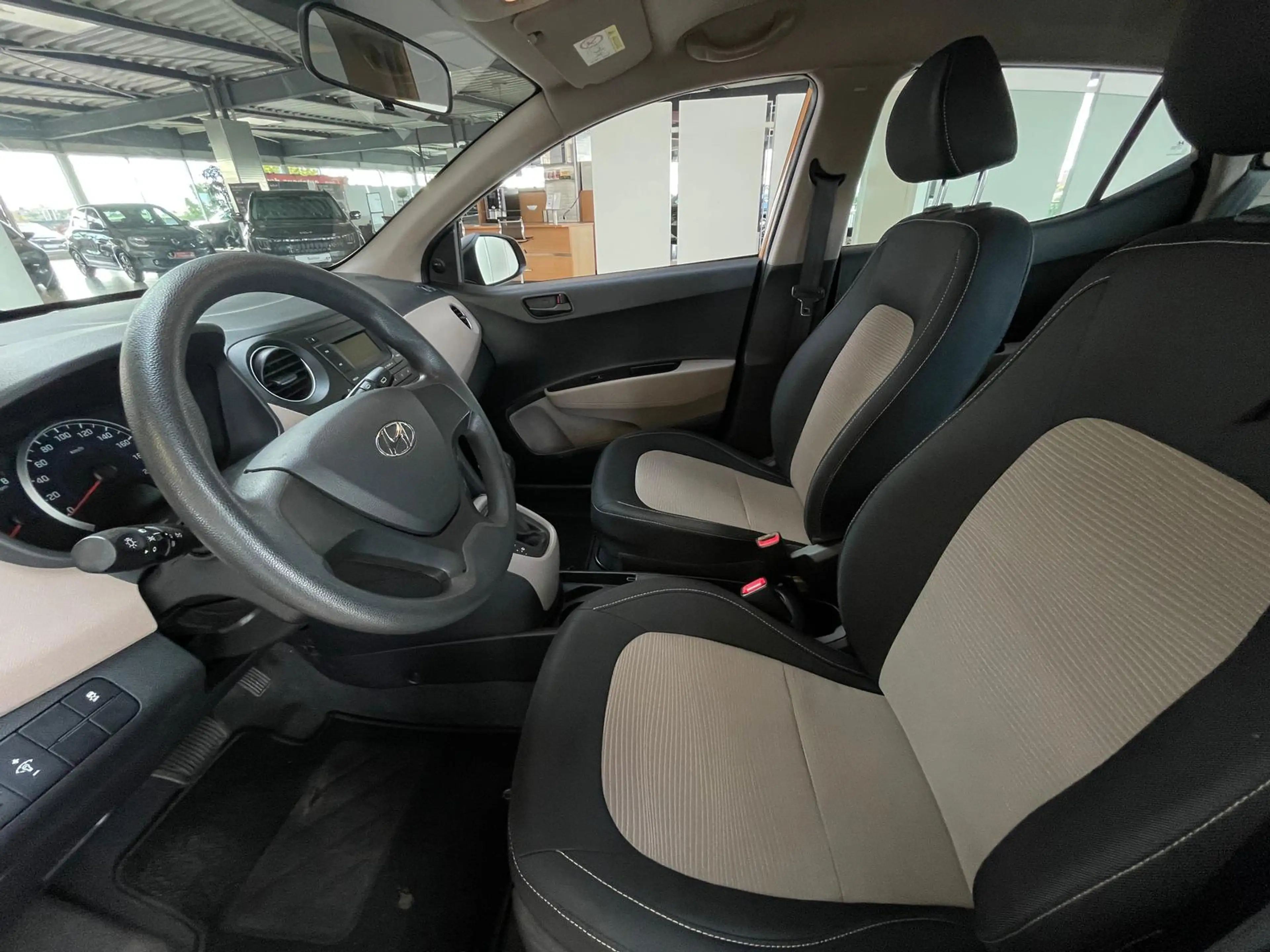 Hyundai i10 1.0 Classic+Automatik+Klima+Einparkhilfe+Zentralve — photo 8