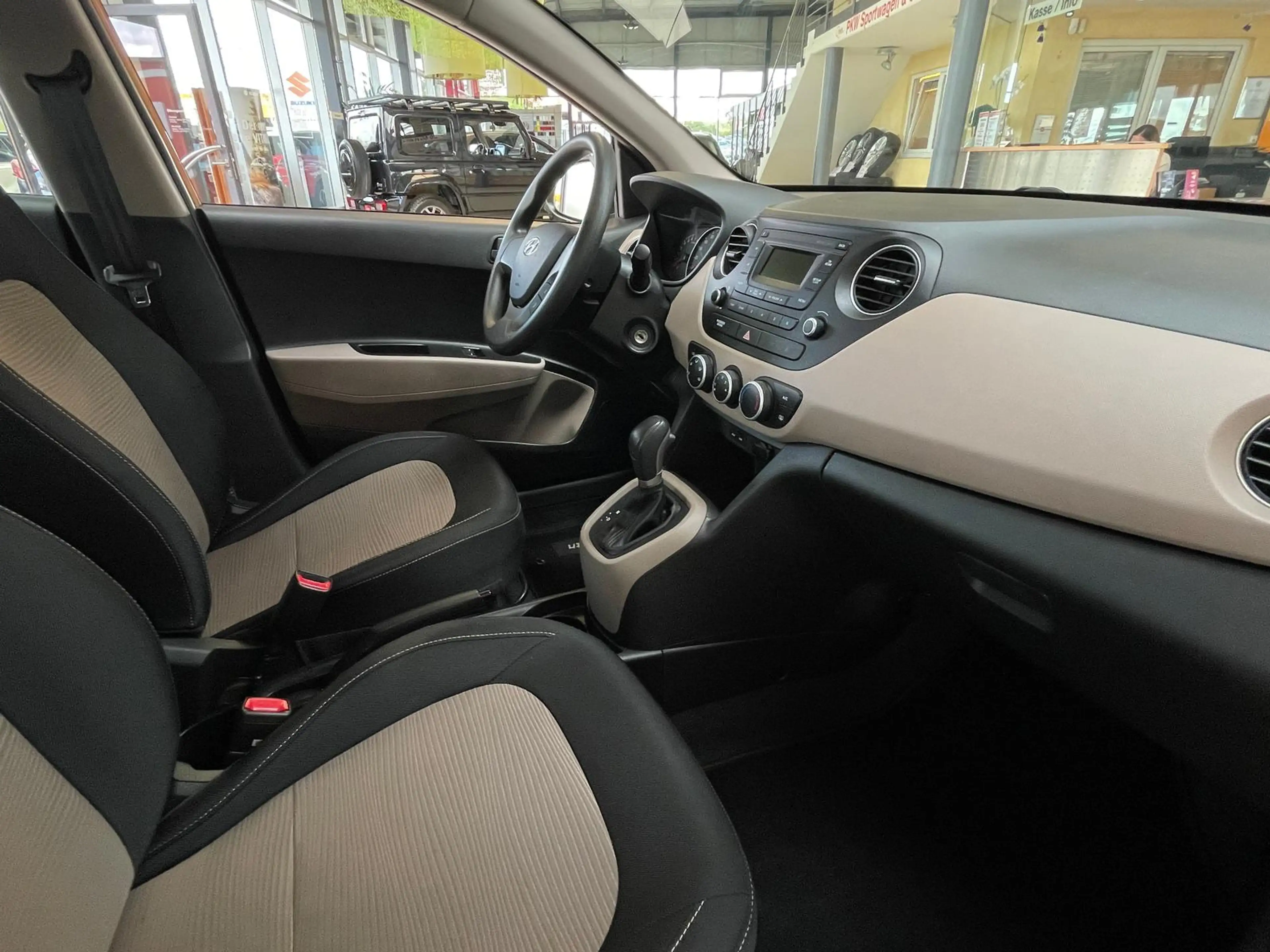 Hyundai i10 1.0 Classic+Automatik+Klima+Einparkhilfe+Zentralve — photo 12