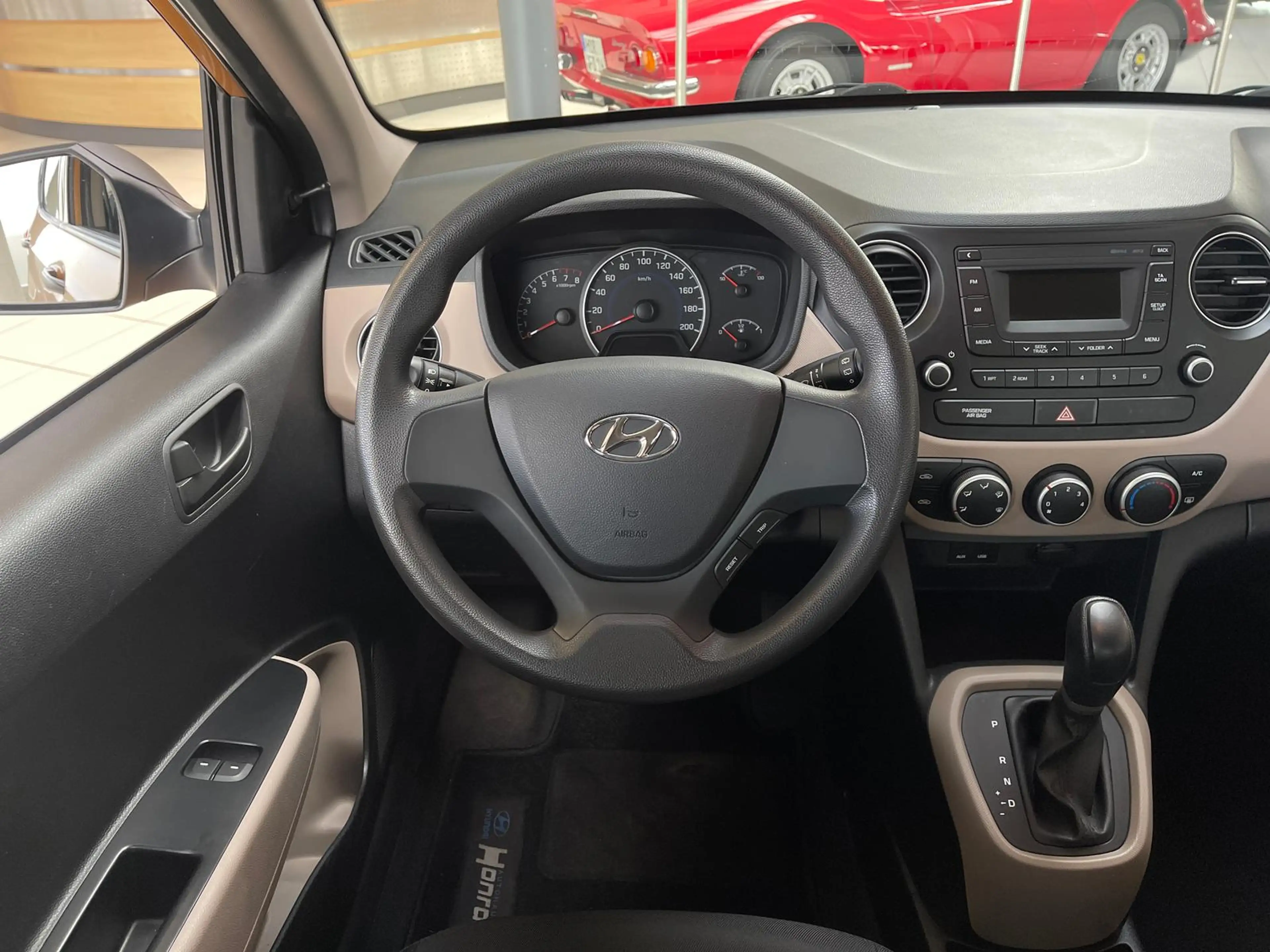 Hyundai i10 1.0 Classic+Automatik+Klima+Einparkhilfe+Zentralve — photo 9