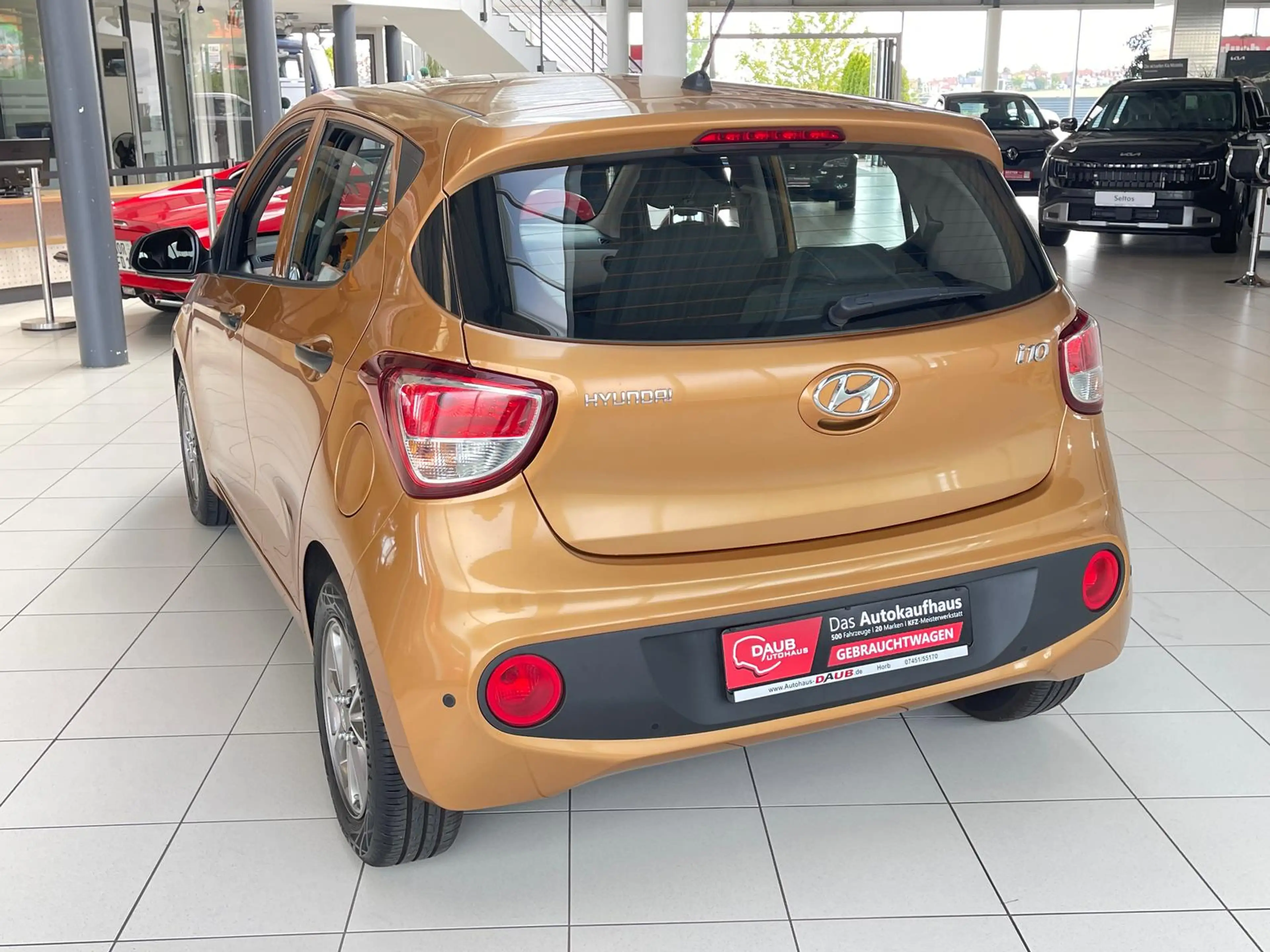 Hyundai i10 1.0 Classic+Automatik+Klima+Einparkhilfe+Zentralve — photo 4