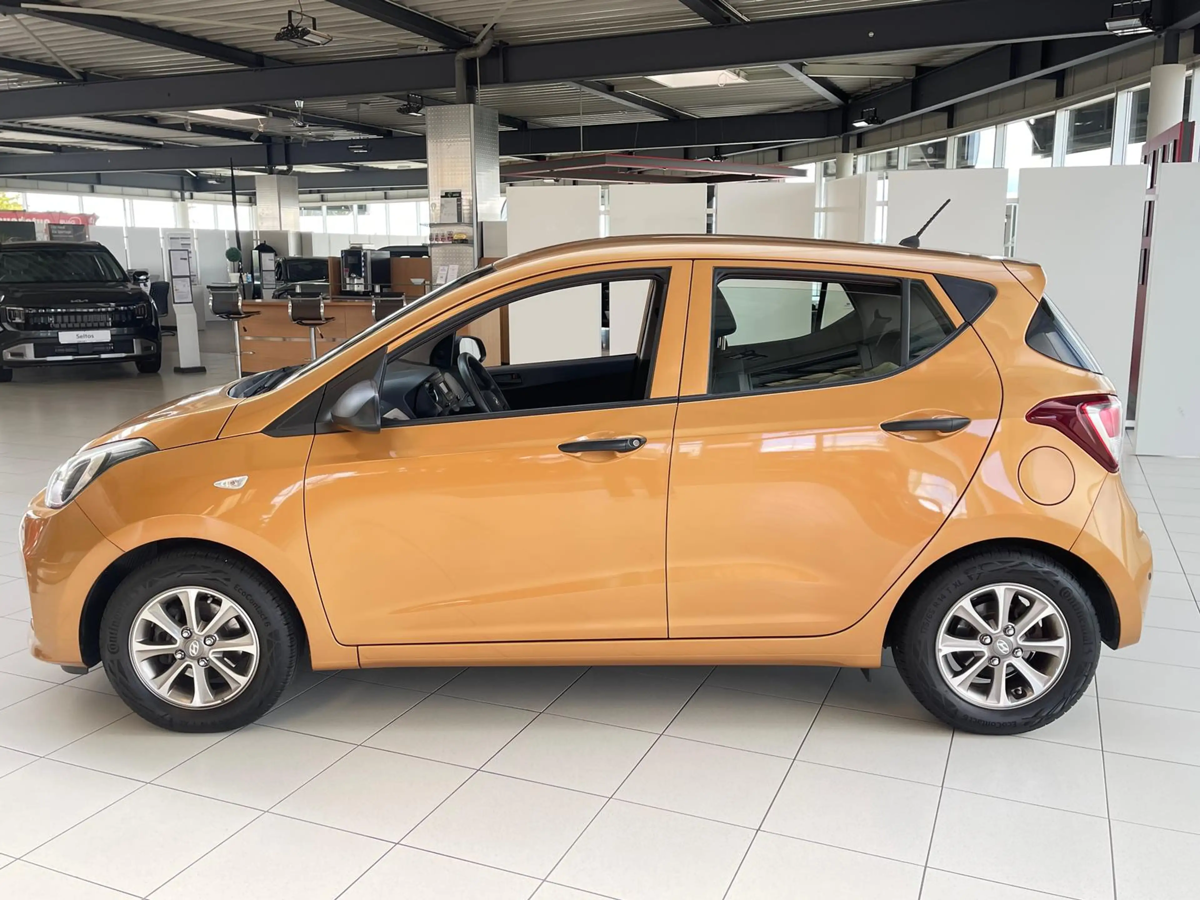 Hyundai i10 1.0 Classic+Automatik+Klima+Einparkhilfe+Zentralve — photo 3