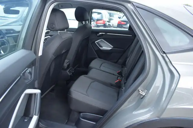 Audi Q3 view 7