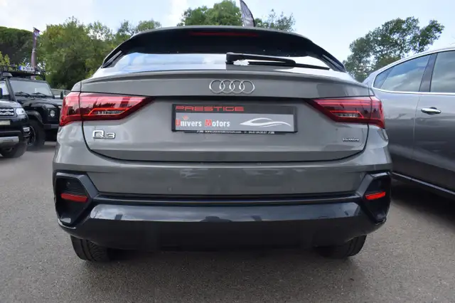 Audi Q3 view 5