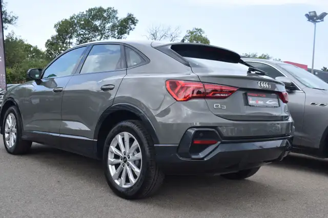 Audi Q3 view 6