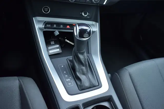 Audi Q3 view 8