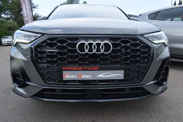 Audi Q3 view 10