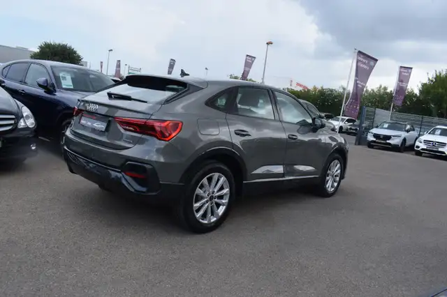 Audi Q3 view 13