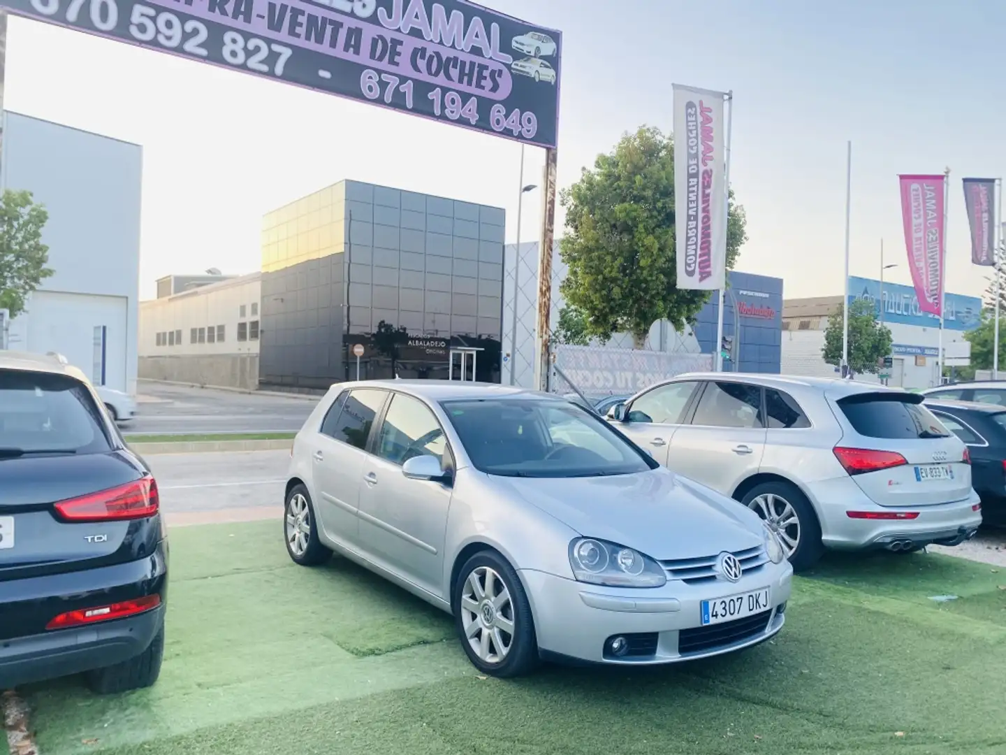 Volkswagen Golf 2.0 FSI Sportline Gris - 1