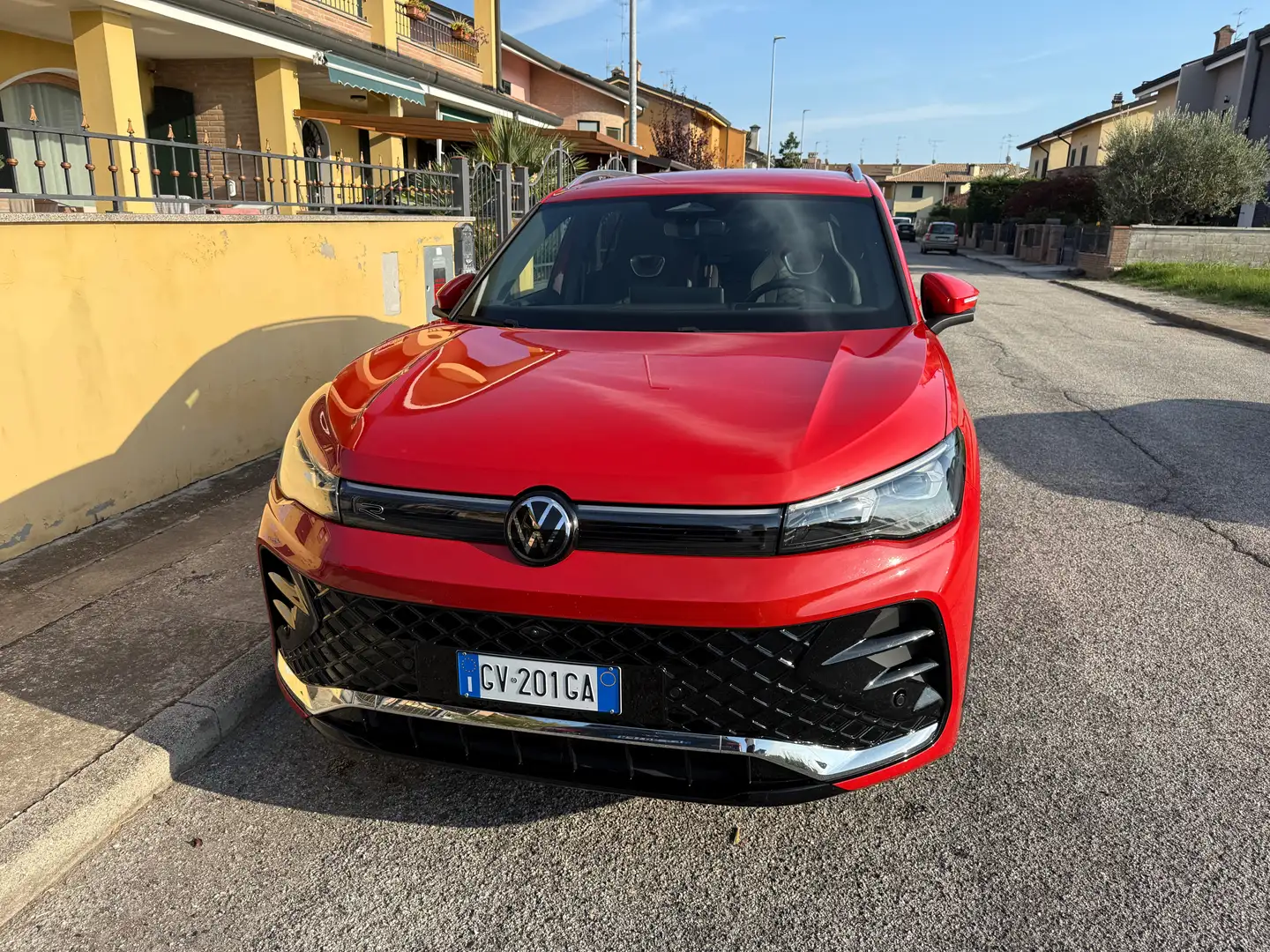Volkswagen Tiguan Tiguan III 2024 1.5 etsi R-Line 150cv dsg Rosso - 1