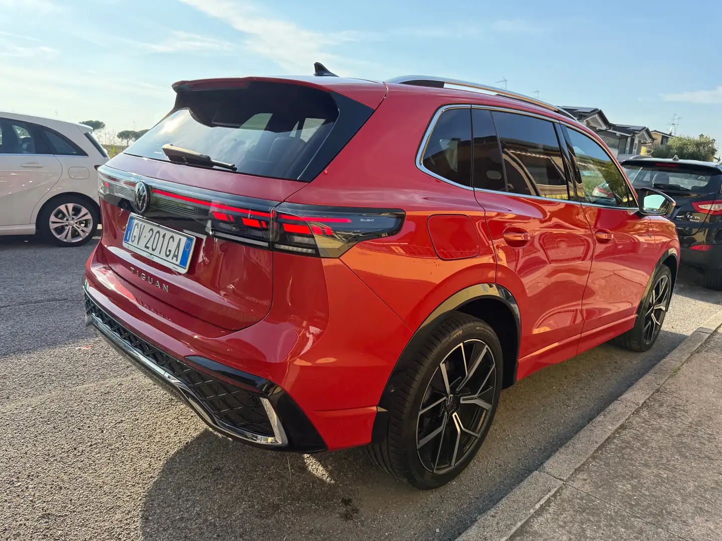 Volkswagen Tiguan Tiguan III 2024 1.5 etsi R-Line 150cv dsg Rosso - 2