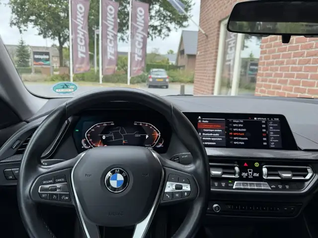 BMW 2 Series view 7