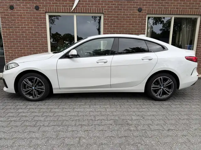 BMW 2 Series view 2