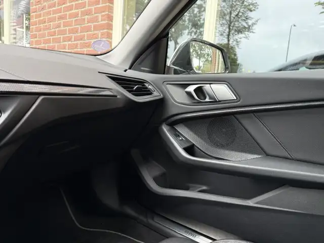 BMW 2 Series view 27