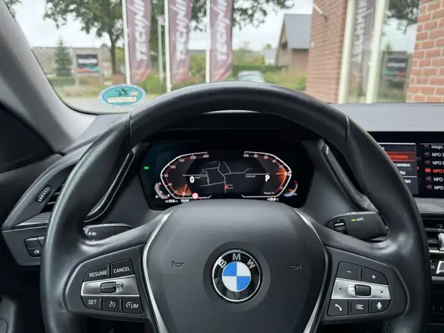 BMW 2 Series view 8