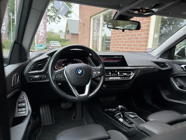 BMW 2 Series view 3