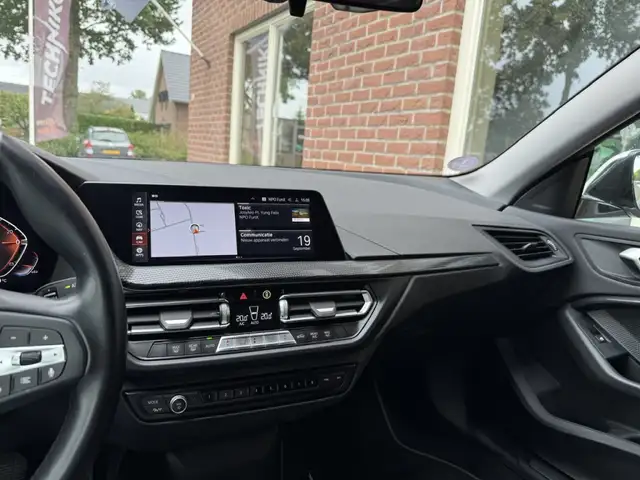 BMW 2 Series view 26
