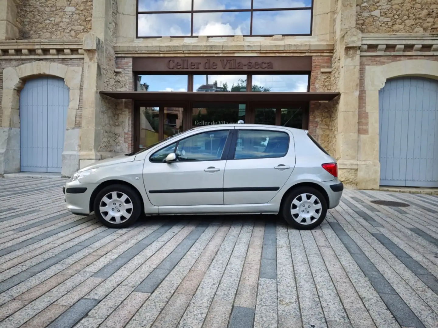 Peugeot 307 1.6HDI D-Sign 110 Grau - 2