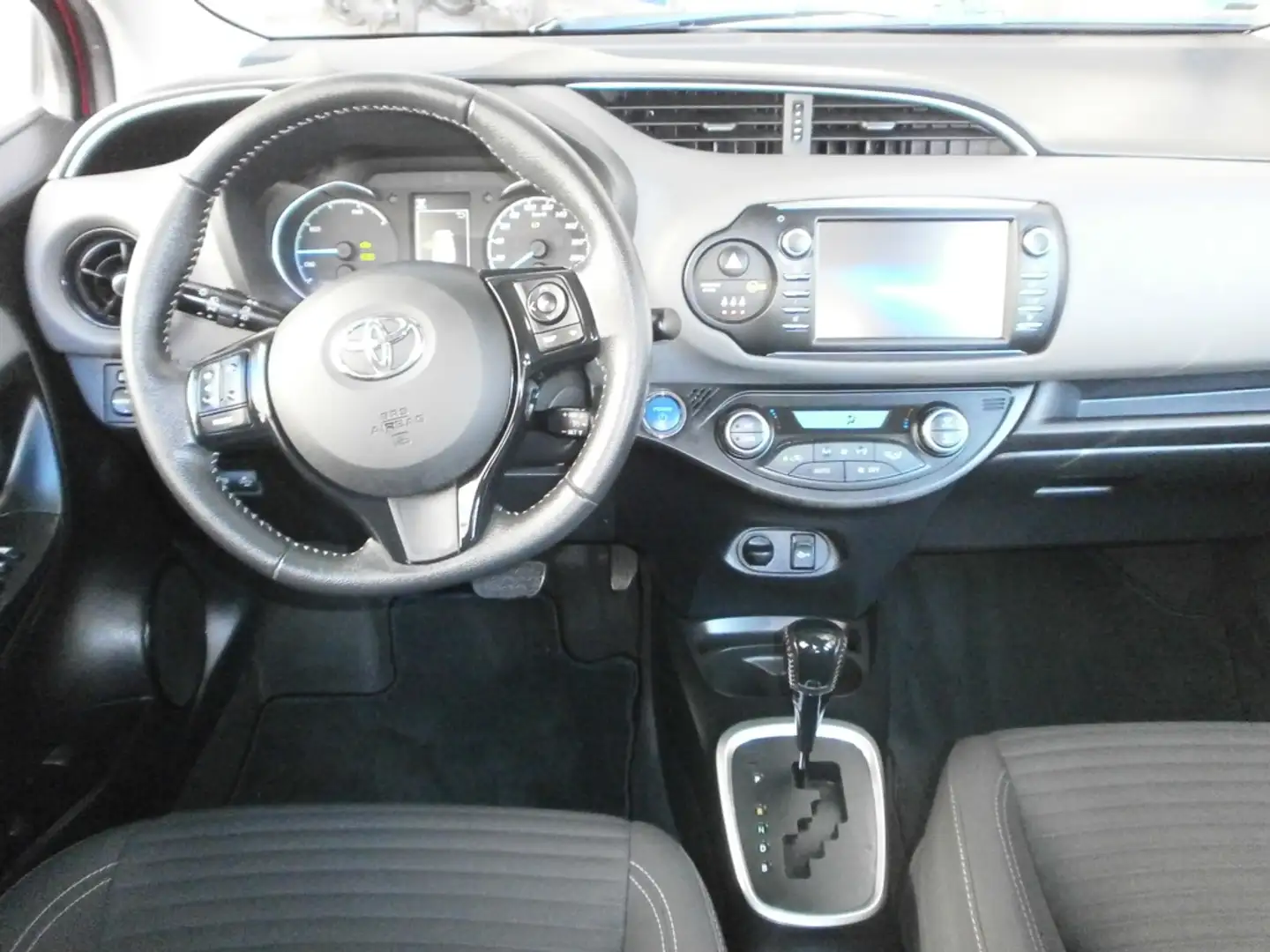 Toyota Yaris HSD 1.5 Active Червоний - 2