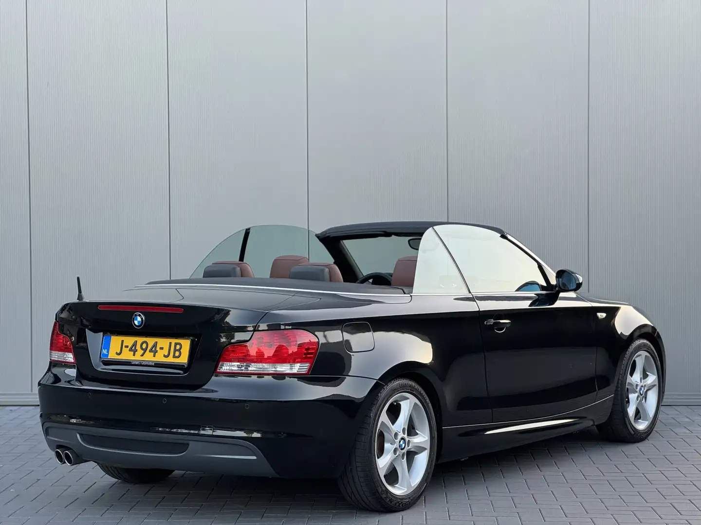 BMW 125 1-serie Cabrio 125i M Sport High Executive | Xenon Zwart - 2