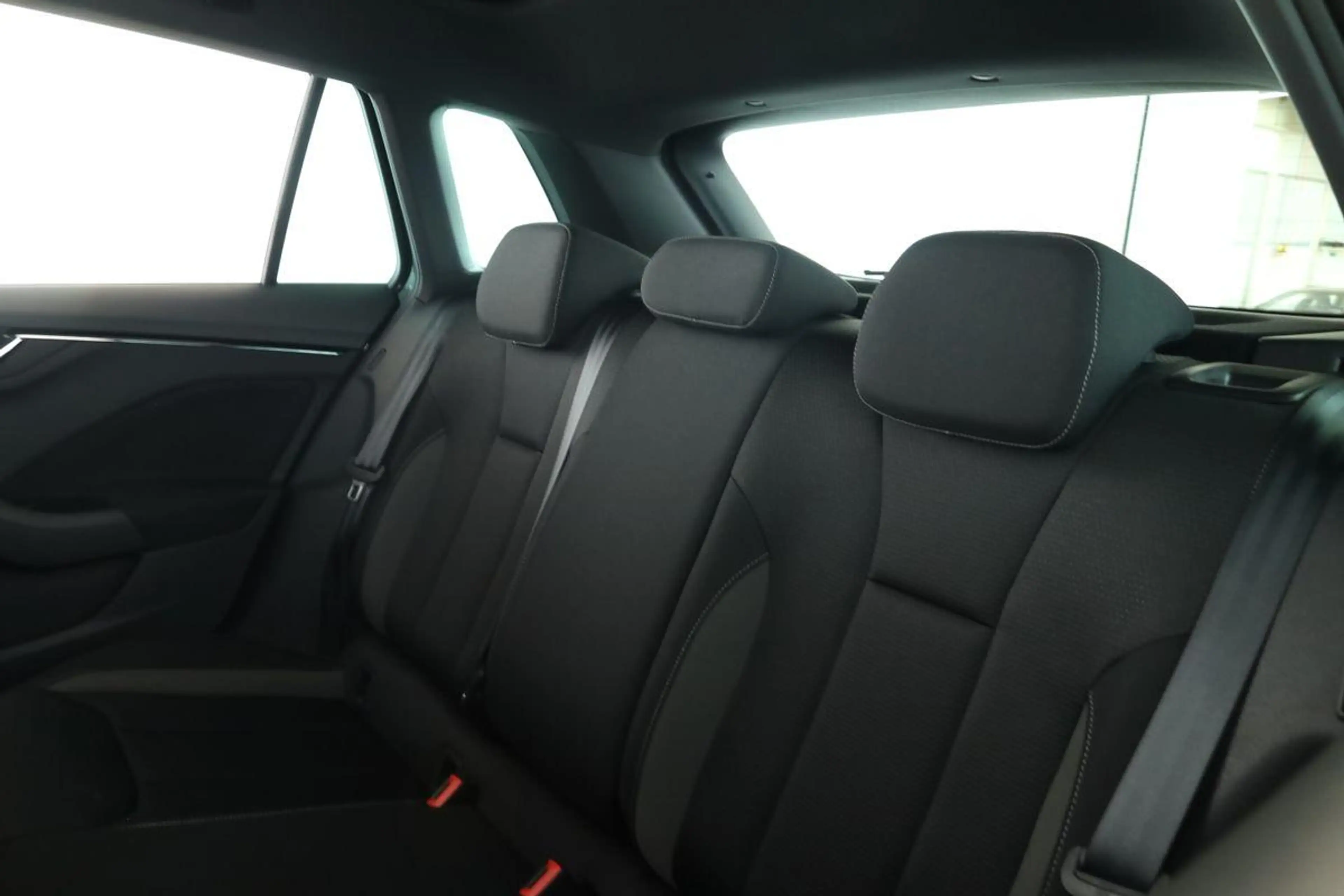 Skoda Kamiq 1.0 TSI DSG Tour LED Pano SmartLink Kam +3 — photo 14
