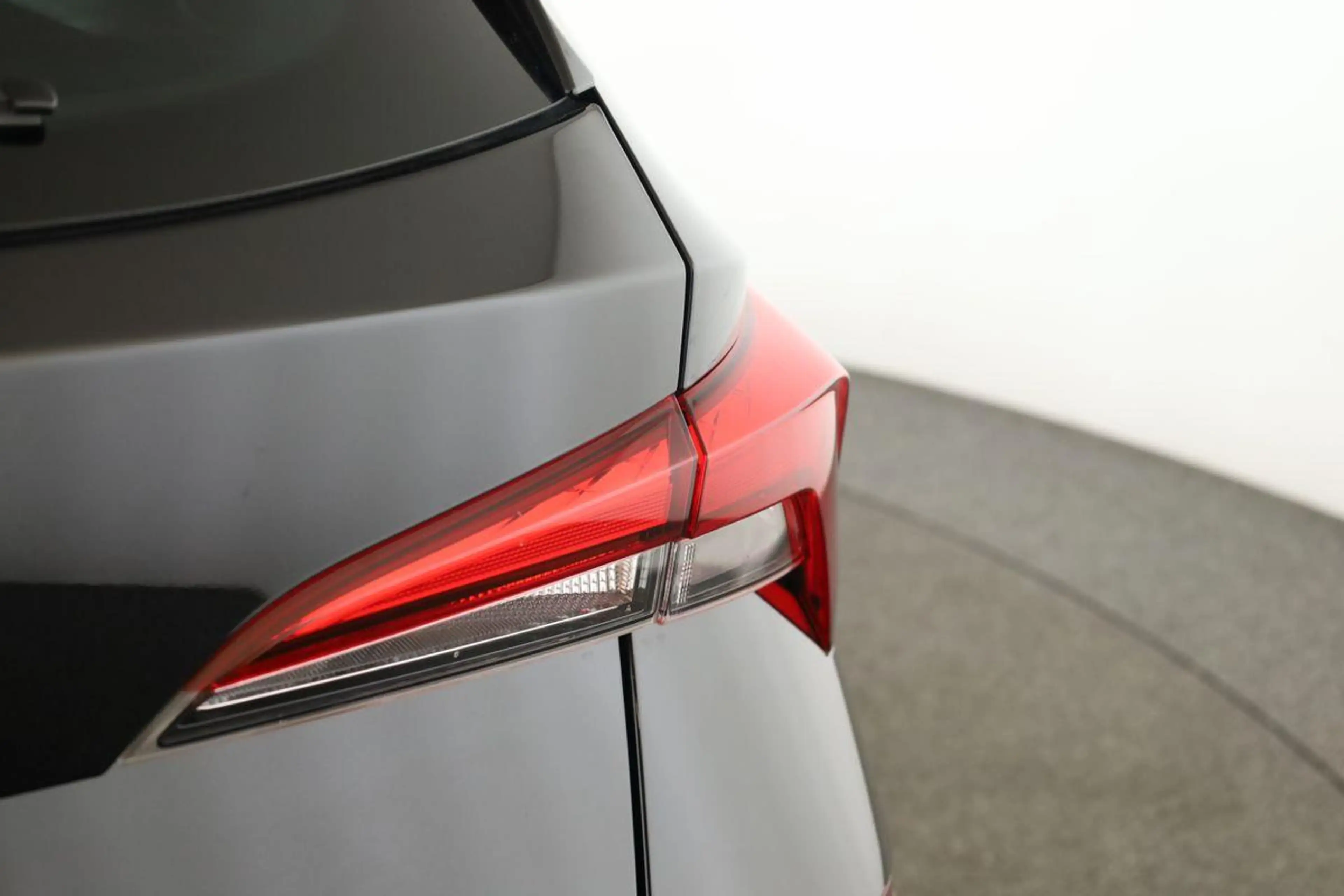 Skoda Kamiq 1.0 TSI DSG Tour LED Pano SmartLink Kam +3 — photo 11