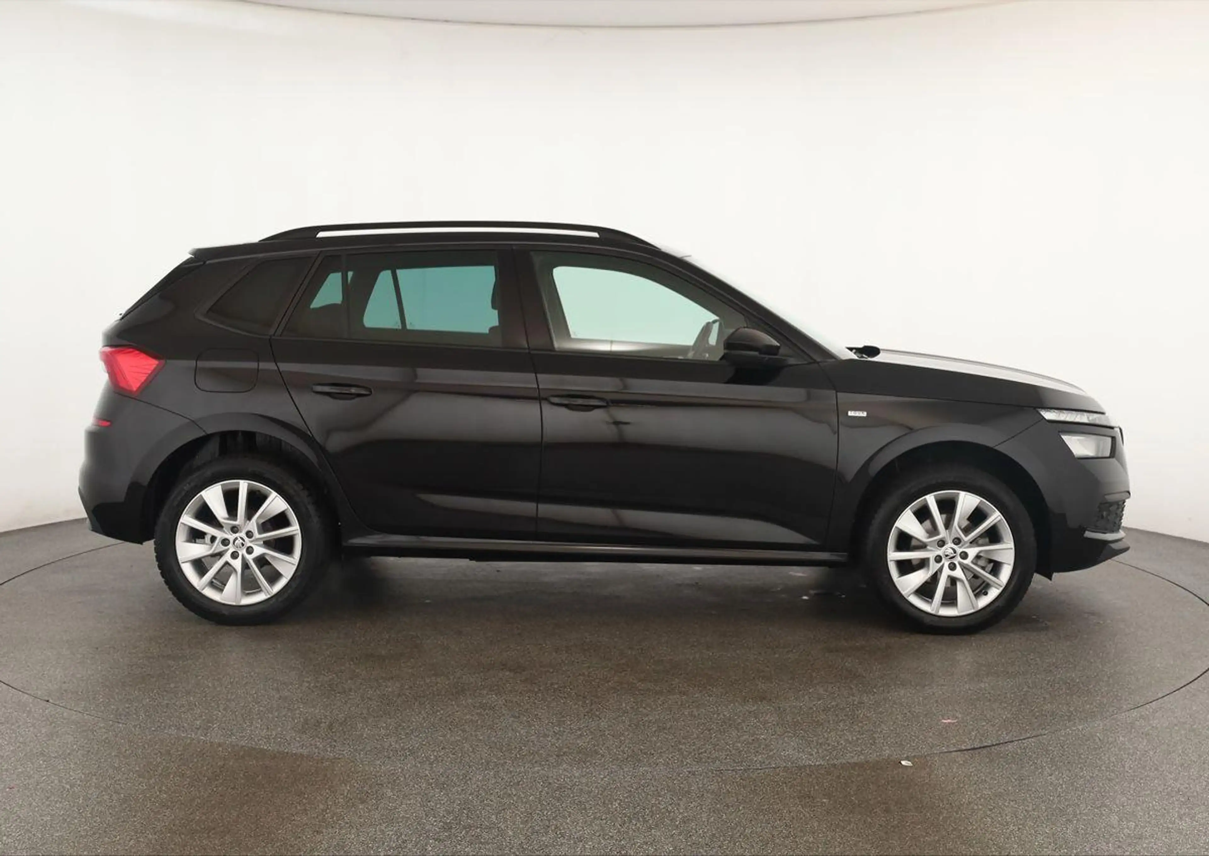 Skoda Kamiq 1.0 TSI DSG Tour LED Pano SmartLink Kam +3 — photo 4