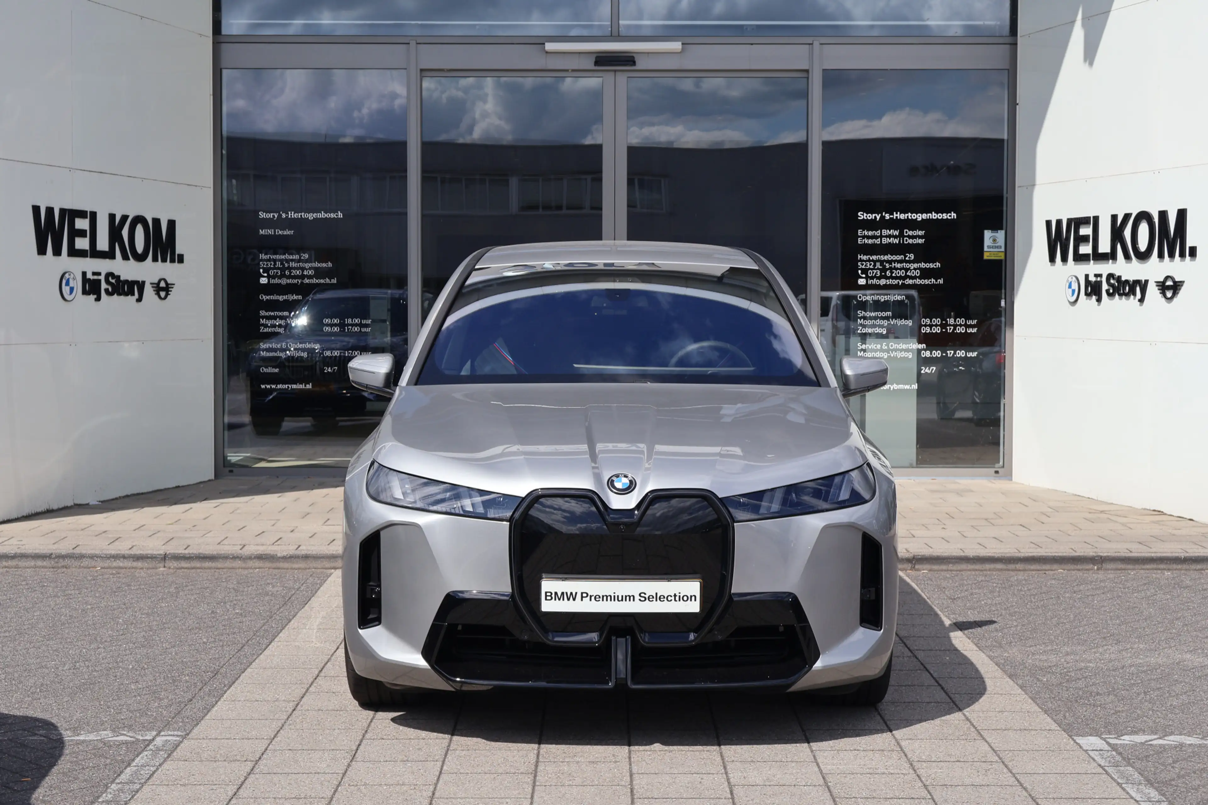 BMW iX xDrive45 101 kWh — photo 3