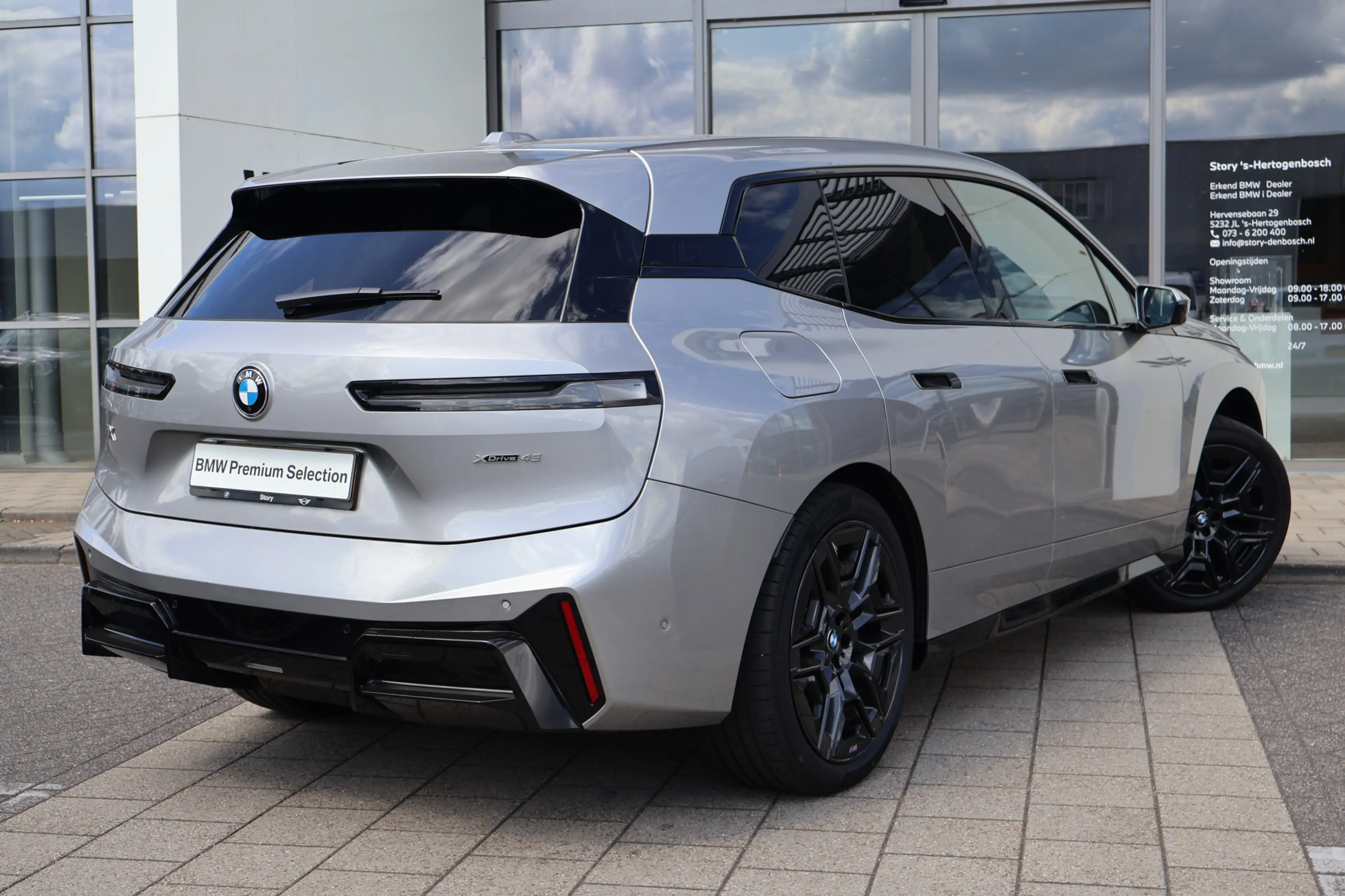 BMW iX xDrive45 101 kWh — photo 9
