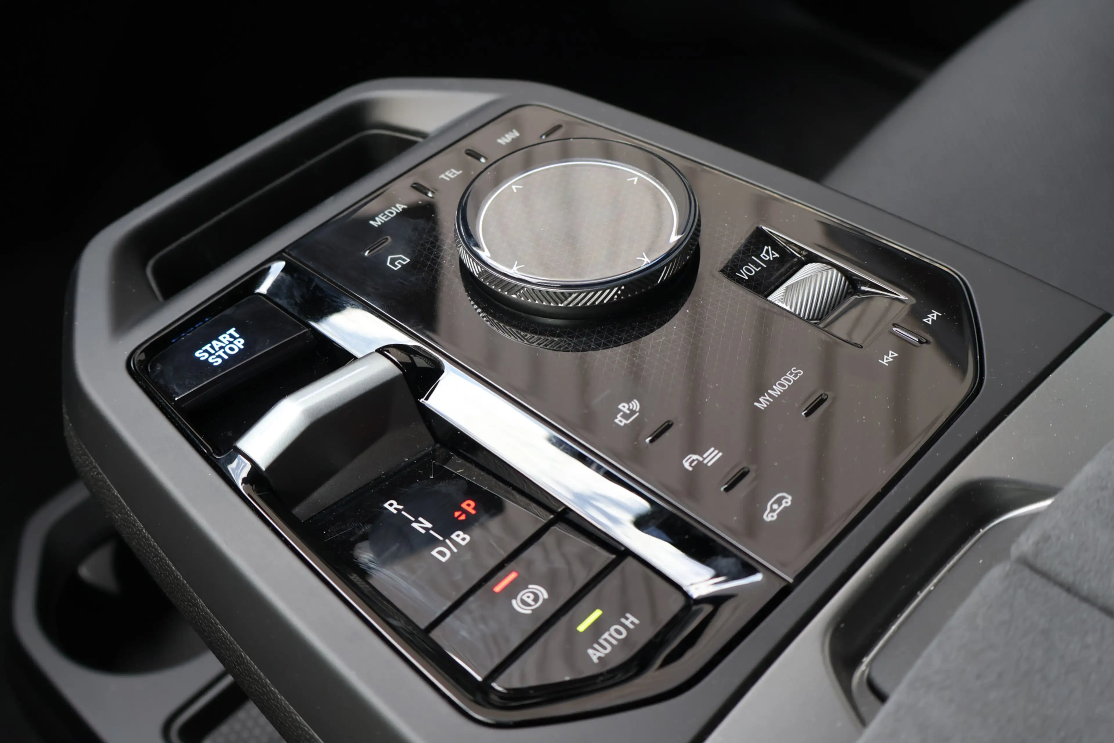 BMW iX xDrive45 101 kWh — photo 15