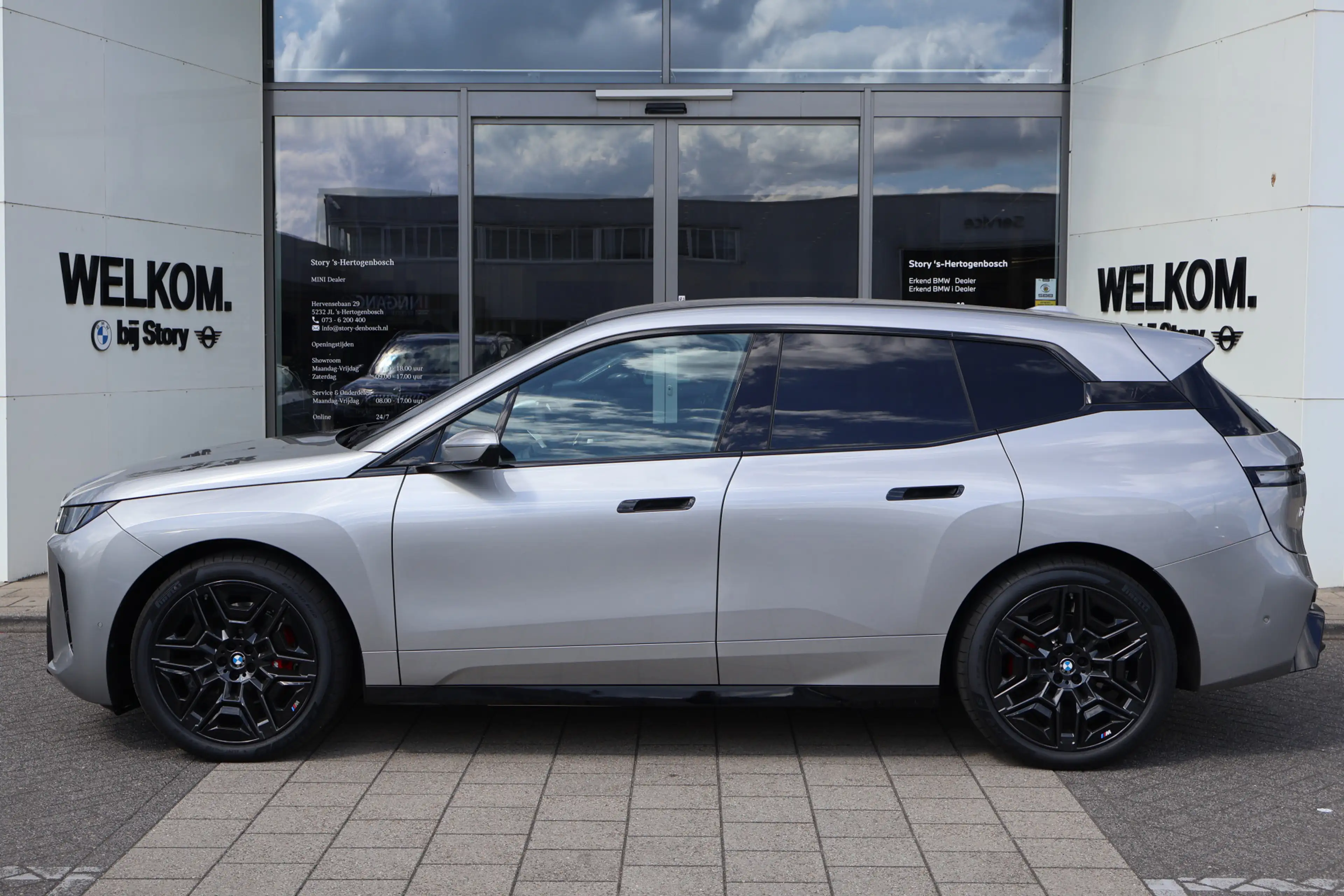 BMW iX xDrive45 101 kWh — photo 8