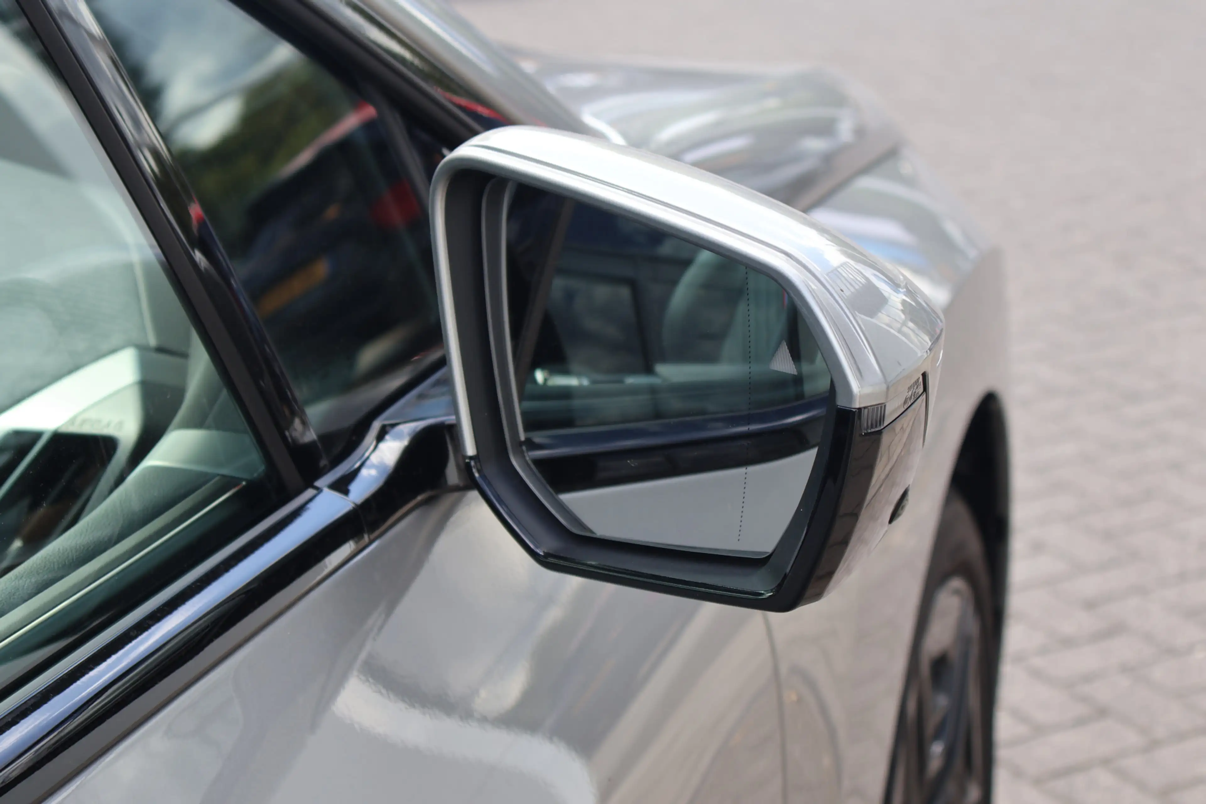 BMW iX xDrive45 101 kWh — photo 12